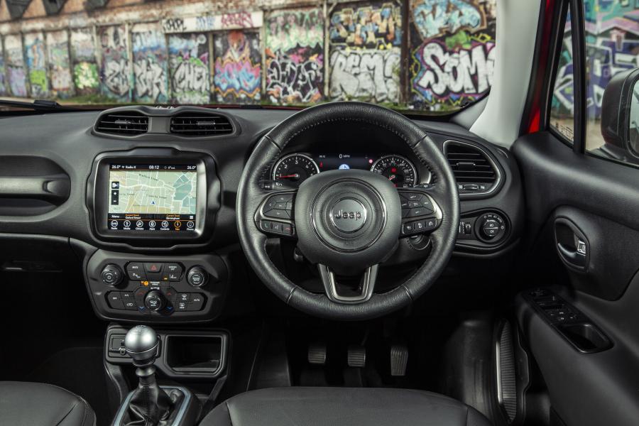 Торпедо Jeep Renegade Limited (BU) 2018 года  (UK) (фото 32 из 41)